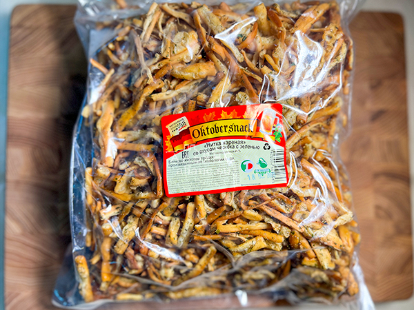 Нитка ЖАРЕНАЯ "Чеснок с зеленью" Oktobersnack 1 кг (сырный продукт) в Люберцах