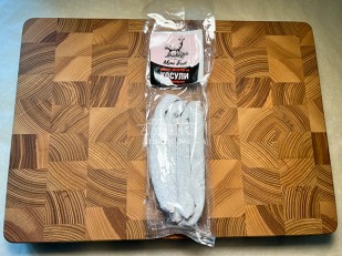 Багет пшеничный карамелизированый лук: Колбаски сыровяленые Mini Fuet 