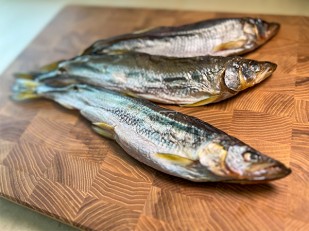 Бастони Чипсы свиные классические: Корюшка с икрой вяленая ГОСТ (крупная)